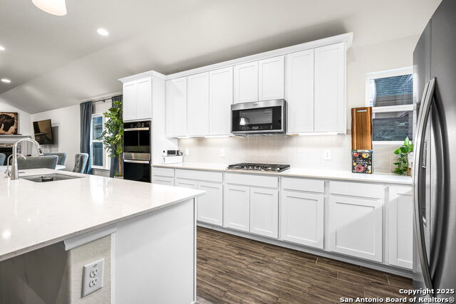 Listing photo id 8 for 2263 Bluewood