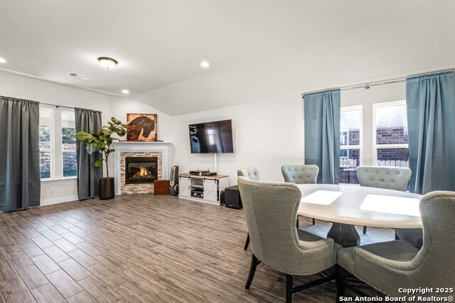 Listing photo id 10 for 2263 Bluewood