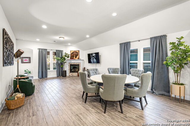 Listing photo id 11 for 2263 Bluewood