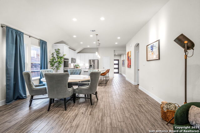 Listing photo id 12 for 2263 Bluewood