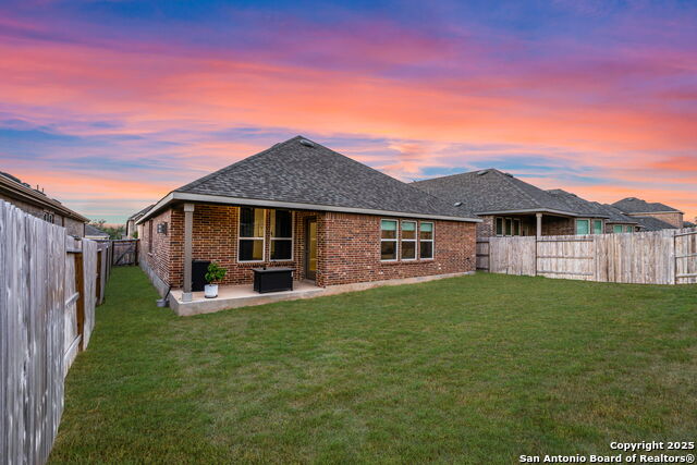 Listing photo id 32 for 2263 Bluewood