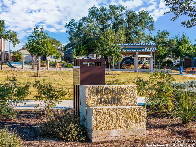 Listing photo id 33 for 2263 Bluewood