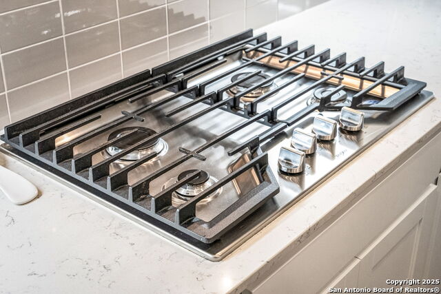 Listing photo id 35 for 2263 Bluewood