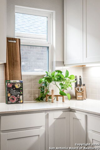 Listing photo id 36 for 2263 Bluewood