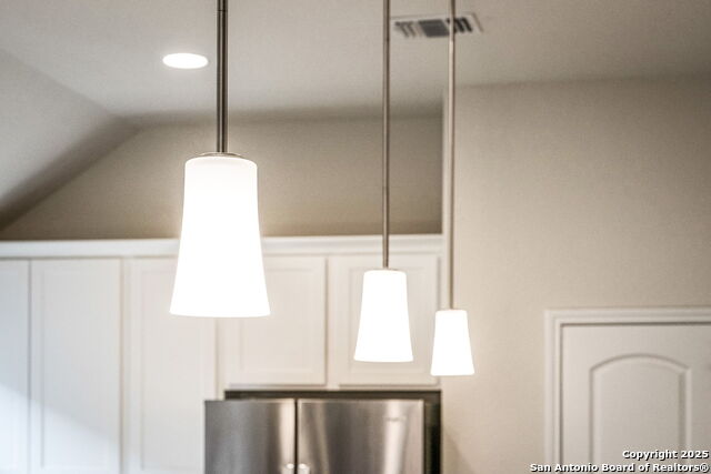 Listing photo id 38 for 2263 Bluewood