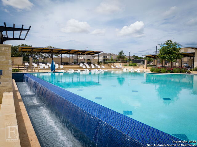 Listing photo id 44 for 2263 Bluewood