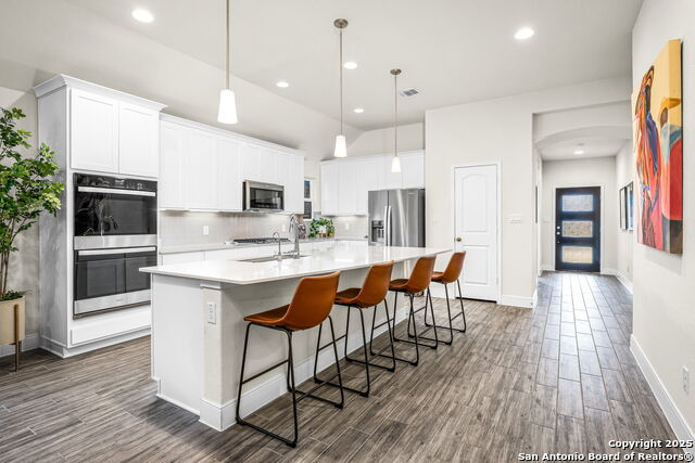 Listing photo id 4 for 2263 Bluewood