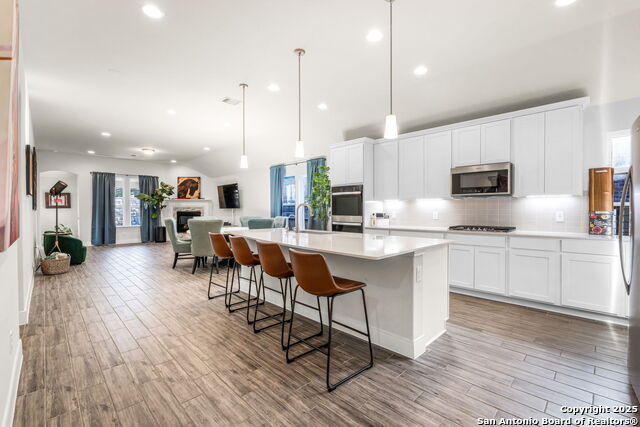 Listing photo id 5 for 2263 Bluewood