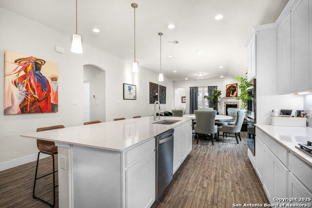 Listing photo id 6 for 2263 Bluewood