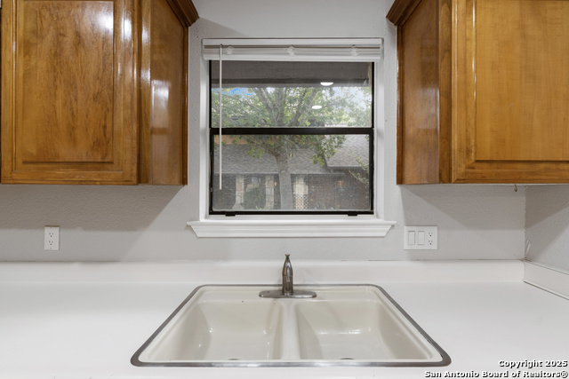 Image 10 of 25 For 401 Thetford