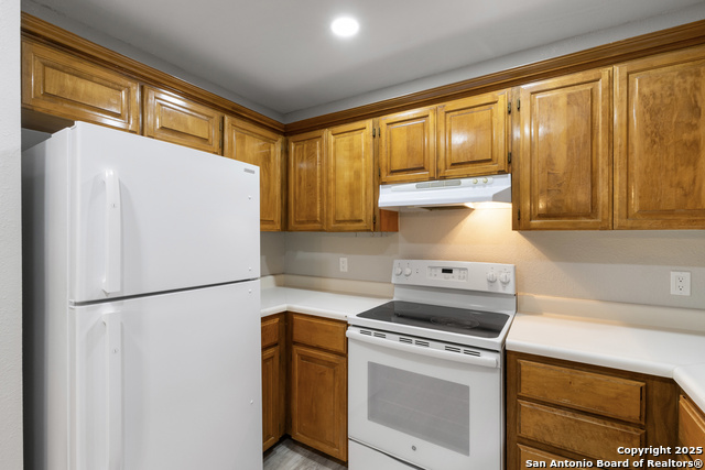 Image 11 of 25 For 401 Thetford