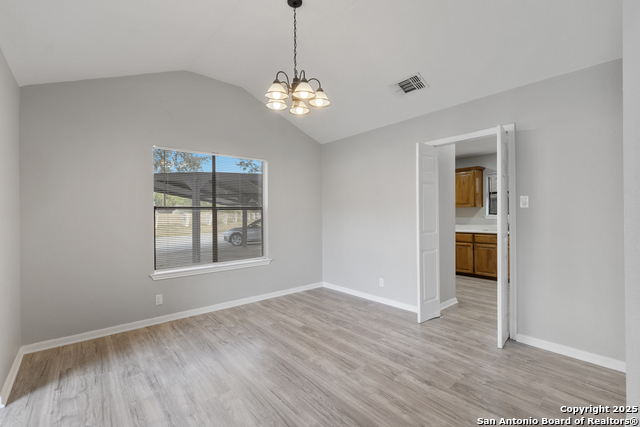 Image 15 of 25 For 401 Thetford