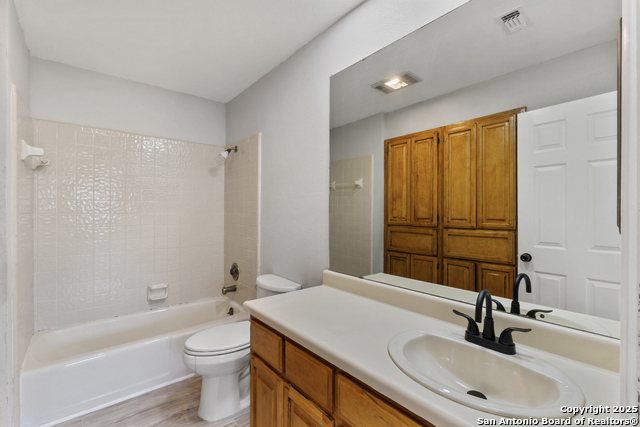 Image 22 of 25 For 401 Thetford