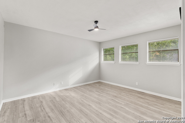 Image 23 of 25 For 401 Thetford