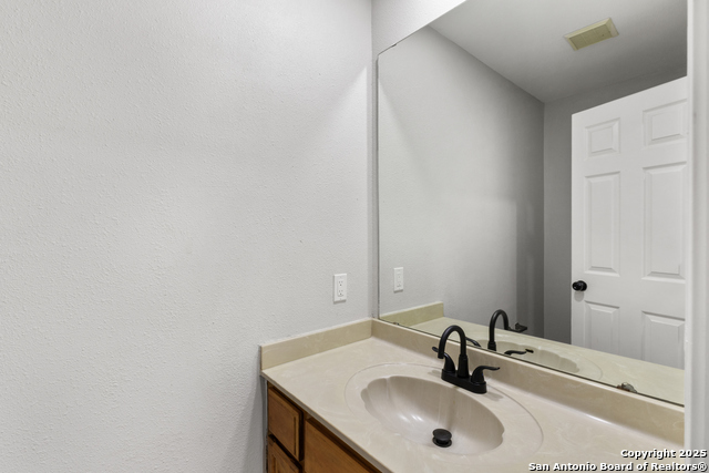 Image 25 of 25 For 401 Thetford