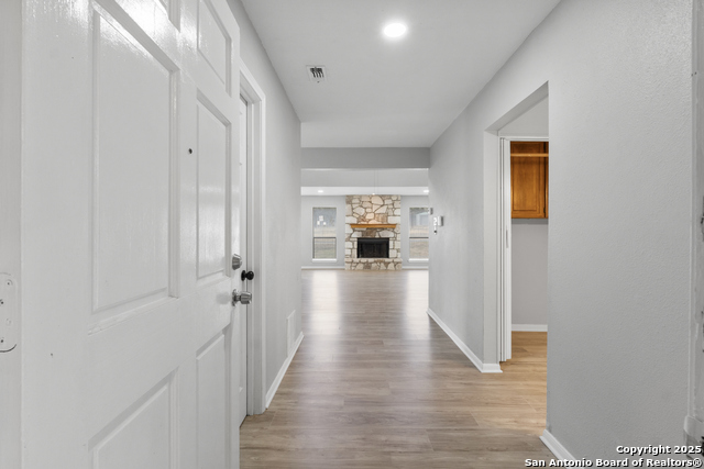 Image 3 of 25 For 401 Thetford