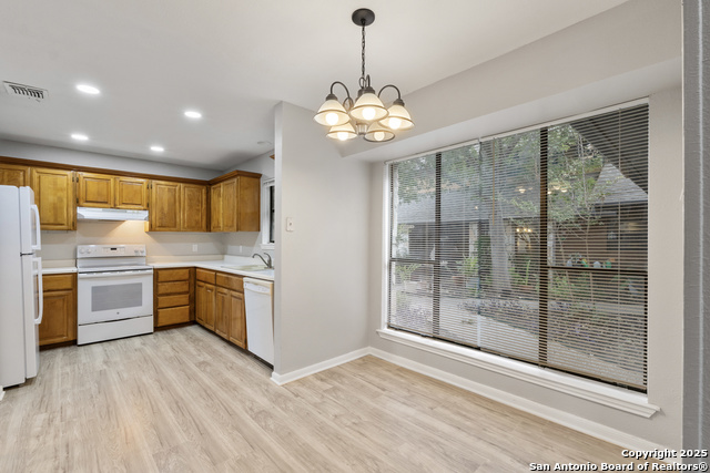 Image 5 of 25 For 401 Thetford