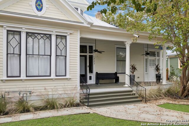 Image 2 of 73 For 227 Claudia St