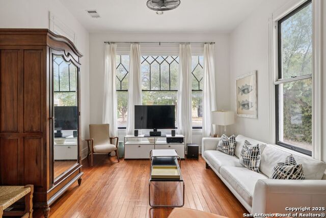 Image 7 of 73 For 227 Claudia St