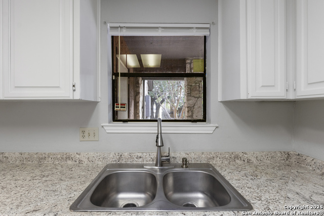 Image 13 of 28 For 402 Thetford