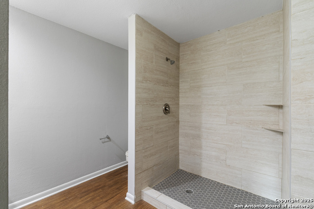 Image 16 of 28 For 402 Thetford