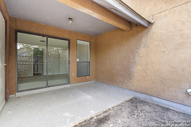 Image 18 of 28 For 402 Thetford