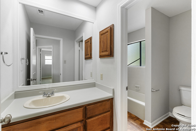 Image 27 of 28 For 402 Thetford