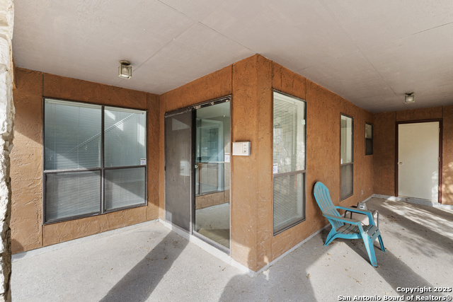 Image 4 of 28 For 402 Thetford