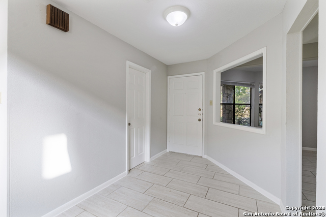 Image 7 of 28 For 402 Thetford