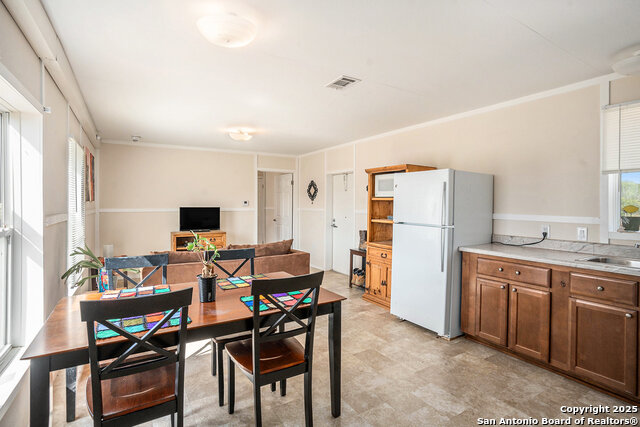 Listing photo id 11 for 545 County Road 741