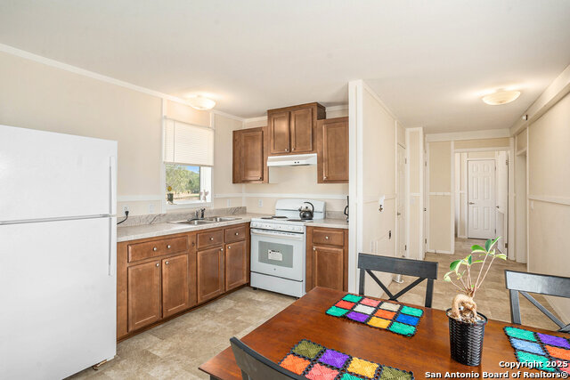 Listing photo id 12 for 545 County Road 741