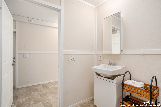 Listing photo id 22 for 545 County Road 741