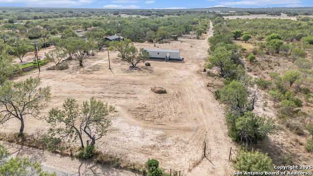 Listing photo id 33 for 545 County Road 741