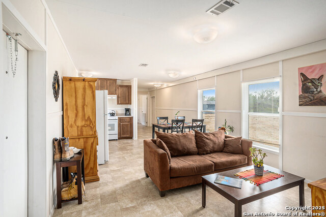 Listing photo id 7 for 545 County Road 741