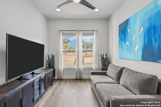 Image 24 of 97 For 1032 Clear Water