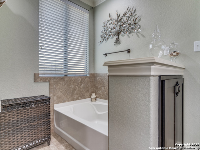 Listing photo id 14 for 2503 Ladera  