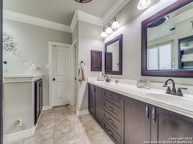 Listing photo id 17 for 2503 Ladera  