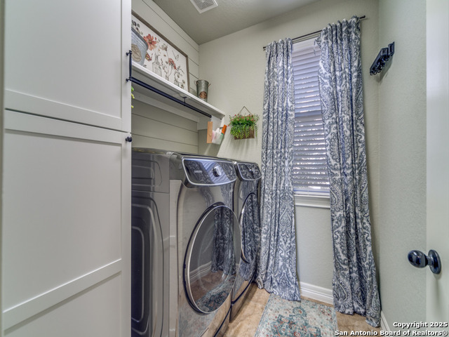 Listing photo id 18 for 2503 Ladera  