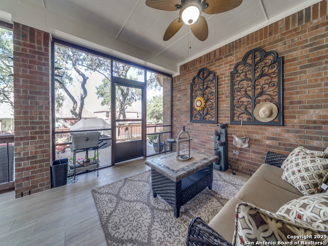 Listing photo id 19 for 2503 Ladera  