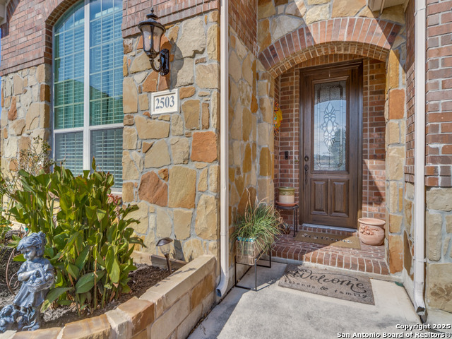 Listing photo id 1 for 2503 Ladera  