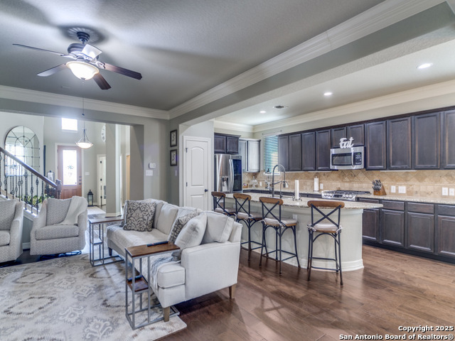 Listing photo id 2 for 2503 Ladera  