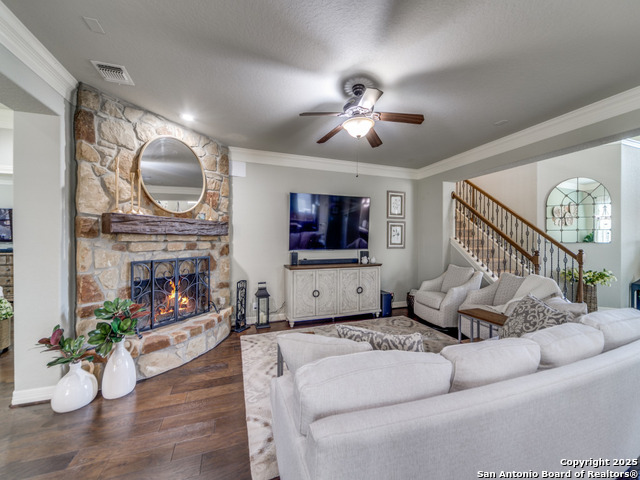 Listing photo id 5 for 2503 Ladera  