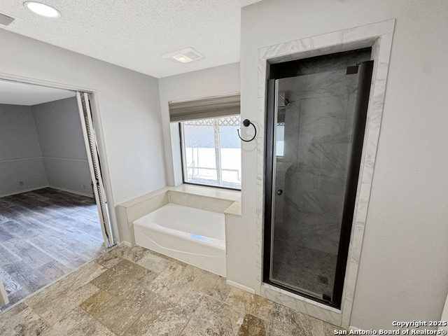 Image 16 of 31 For 16918 Summer Creek Dr