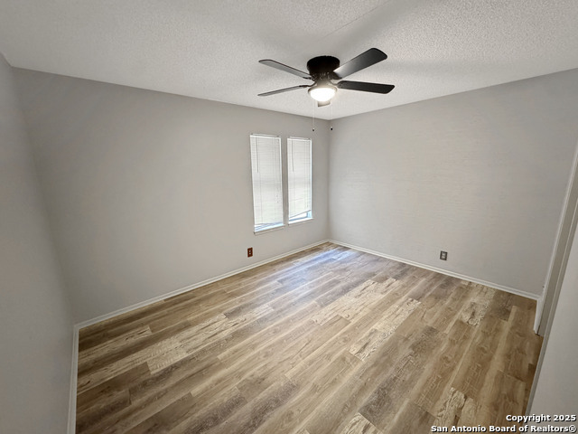 Image 17 of 31 For 16918 Summer Creek Dr