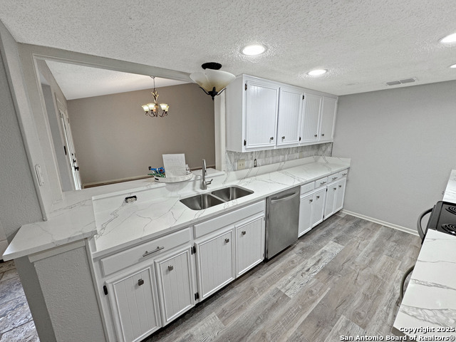 Image 19 of 31 For 16918 Summer Creek Dr