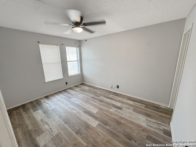 Image 20 of 31 For 16918 Summer Creek Dr