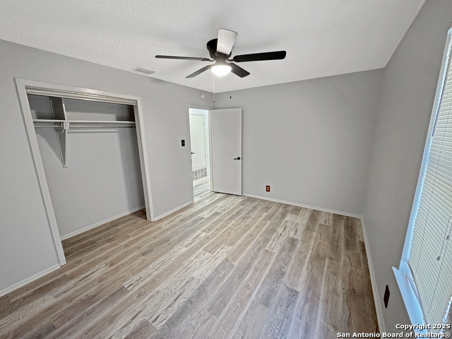 Image 23 of 31 For 16918 Summer Creek Dr