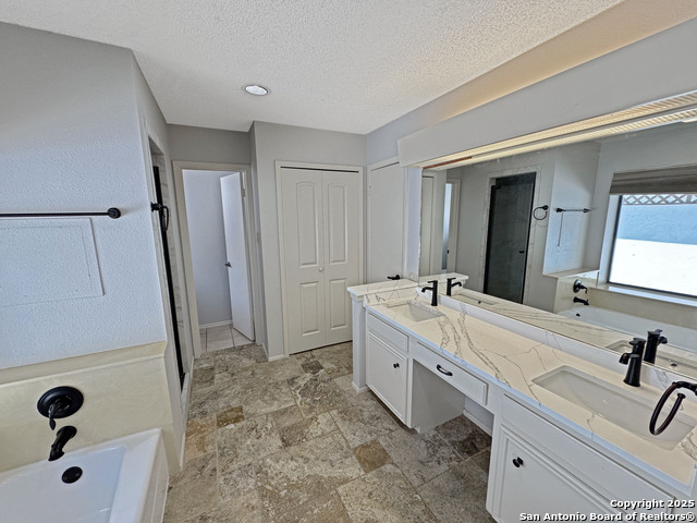 Image 27 of 31 For 16918 Summer Creek Dr