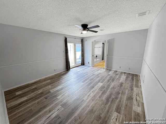 Image 28 of 31 For 16918 Summer Creek Dr