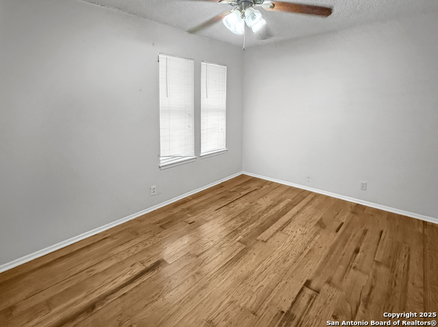 Image 4 of 31 For 16918 Summer Creek Dr